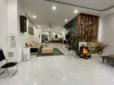 NHÀ PHỐ SẠCH ĐẸP TRỆT, 3 LẦU, 5PN, SÂN XE HƠI, GẦN NGÃ TƯ GA