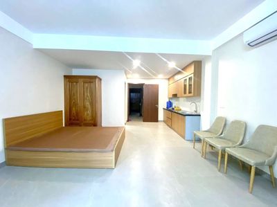 Phòng đẹp rộng thoáng bên cạnh trường kinh doanh công nghệ 