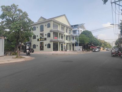 Cho thuê toà nhà 400m2 gần Liên Phường, Đỗ Xuân Hợp 3 tầng