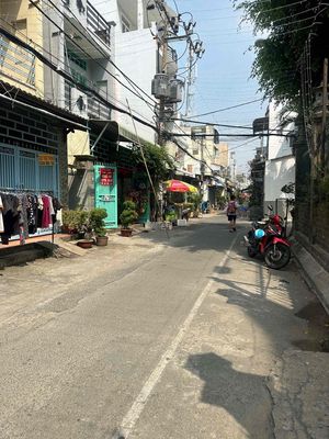 Mặt Tiện Nội Bộ , P Tân Quý, 4.5 x 19M , 1 Trệt 1 Lầu , 12tr 1 Tháng .
