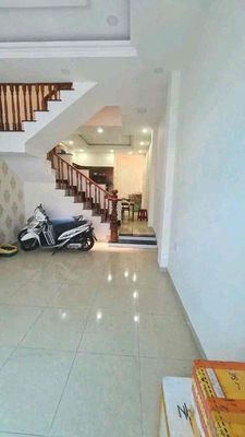 Cho thuê nhà đường 11 Trường Thọ 4PN 3WC nhà sạch đẹp 13tr/th