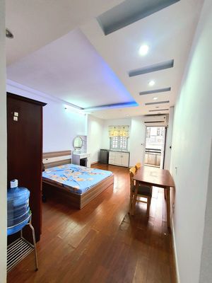 CHDV 45m2 BAN CÔNG - WC có BỒN TẮM gần  ETOWN Cộng Hòa P13 Tân Bình