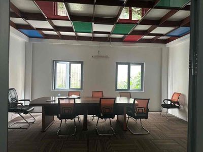 . + Tiện ích đầy đủ: Trang bị thang máy, hệ thống an ninh