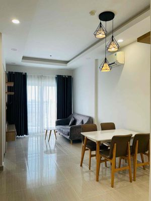 Cho thuê căn hộ 2pn 2wc đầy đủ nội thất view đường số 7 tầng 11