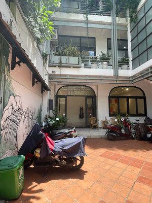 CHO THUÊ NHÀ MT 27 ĐẶNG TẤT, Q1 DT 300m2 trệt 1 lầu giá 70tr