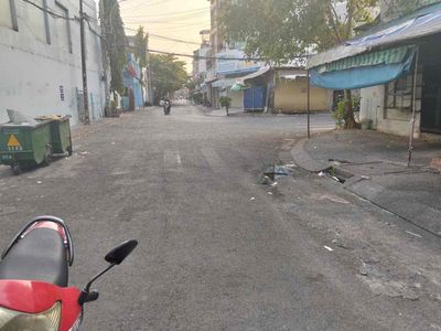 Hẻm 704,huong lộ 2,, Ngang 30m dài 60m