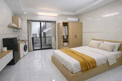 Phòng Studio Full nội thất, máy giặt riêng, đường xe hơi