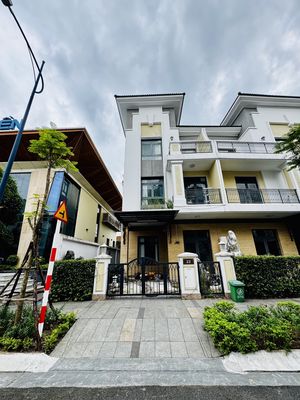 Căn Góc Verosa Khang Điền - Full Nội Thất Cao Cấp - 5PN 5WC BV 24/7