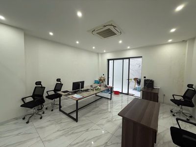 Cho thuê văn phòng tầng trệt KDT Vạn Phúc city giá 12tr