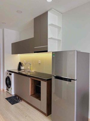 Masteri Millennium studio có ban công đầy đủ nội thất