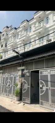 NHÀ ĐẸP GẦN CẦU BẾN  PHÂN DT 4*20, SÂN XE HƠI, 3PN, KHU AN NINH