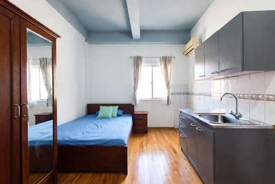 Phòng trọ mới, thang bộ lầu 3