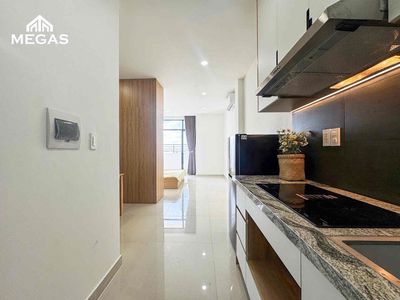 TRỐNG CĂN HỘ DỊCH VỤ ĐẦY ĐỦ NỘI THẤT - BAN CÔNG - TÁCH BẾP