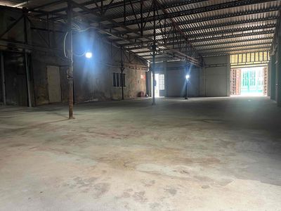 Cho Thuê Xưỡng 300m2 đường xe tải , ấp 2 xtt 1/ phan văn hớn