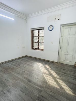 Cho thuê nhà riêng ngõ 125 phố Trung Kính, Dt 50m2 x 3,5 tầng 15 triệu