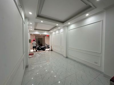 CHO THUÊ NHÀ NGUYÊN CĂN MỚI TINH 7 TẦNG NẰM NGAY MẶT PHỐ KIM GIANG