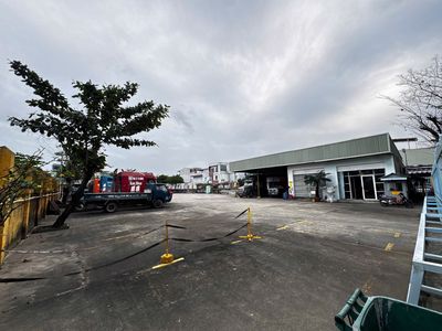 Cho thuê lô đất 3 mặt tiền đường Phạm Hùng, vị trí rất đẹp- 2900m2