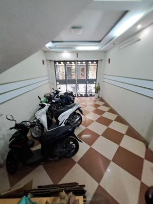 Nhà ngõ 9 phố Trần Quốc Hoàn, Dt 55m2 x 5 tầng khu phân lô ngõ để ô tô