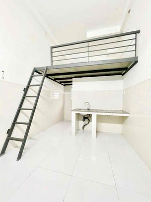 PHÒNG TRỌ CÓ GÁC CAO 30m2 THANG MÁY MÁY LẠNH GẦN ĐẠI HỌC CÔNG THƯƠNG