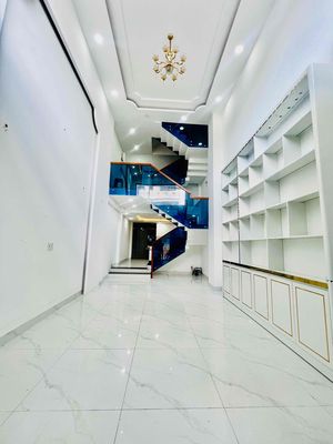 Nhà DT 250m2 1Trệt 1Lừng 3Lầu 5Pn 5Wc Sân Thượng, cho làm CHDV