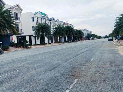 Nhà phố sạch sẽ 2 lầu ( 5 x 16m ) đường 30m Q.9