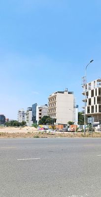 4 mặt tiền Trương Văn Bang, gần Ủy ban, vuông vức, có sẵn nền bê tông