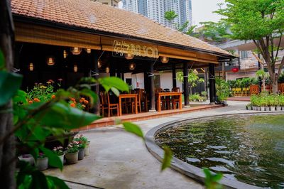 Cho thuê nhà MT Sân vườn đường Nguyễn Hữu Cảnh, P22, Bình Thạnh.