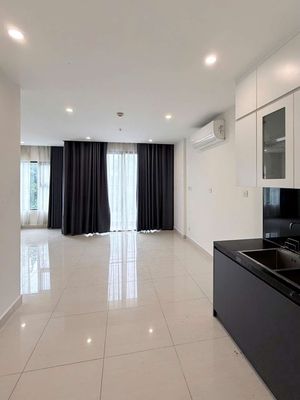 Cho thuê căn hộ góc 2PN+ Bếp rèm, máy lạnh _ Vinhomes grand park
