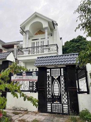 cho thuê biệt thự đồng danh ấp 6c vla lầu suốt 3p xe hơi đậu sạch sẽ