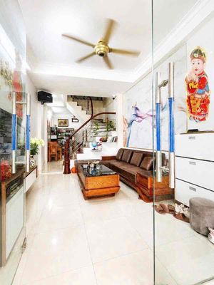 Cho thuê nhà nguyên căn Hoàng Hoa Thám 45m² 4 tầng 4PN full đồ 13 triệ