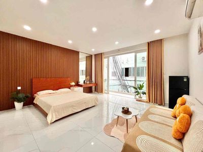 Căn hộ 1PN ban công Full NT máy giặt riêng ngay công viên Lê Văn Tám