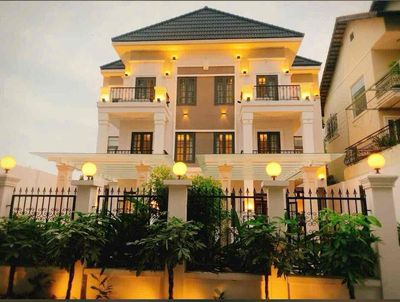 CHO THUÊ BIỆT THỰ ĐẸP MỚI – GẦN TRỤC ĐƯỜNG NGUYỄN THỊ THẬP & NG V LINH