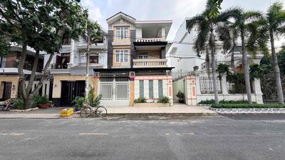 Biệt Thự Full nội thất khu Aeon Tên Lửa 10x20 hầm 3 Lầu