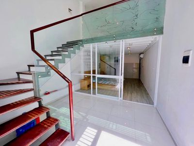 Cho thuê nhà nguyên căn đường Vạn Kiếp siêu rộng có ban công