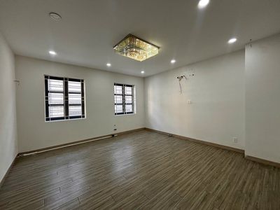 Cho thuê nguyên sàn lầu cityland giá 8tr