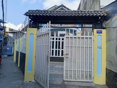 Cho thuê Nhà nguyên căn có Sân vườn. Vòng xoay KCX Tân Thuận
