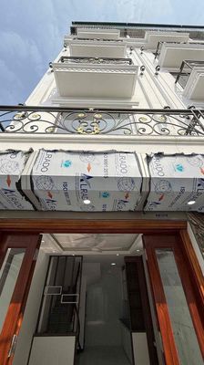 cho thuê nhà nguyên căn 32 m2 xây 5 tầng giá 5.5 tr/1 tháng .