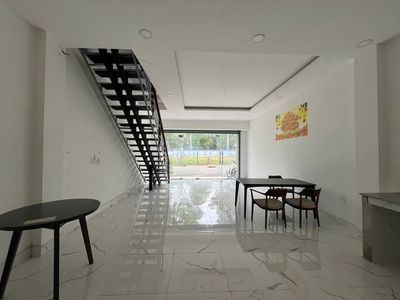 Cho thuê nhà nguyên căn 2 tầng, 2 máy lạnh tại KĐT Oasis City