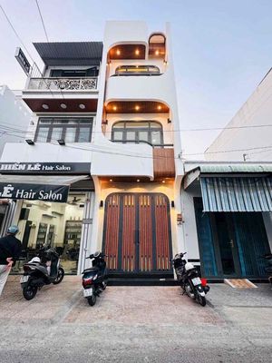 Nhà 2 lầu mới 100% trục chính hẻm 54 Hùng Vương