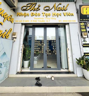Sang Gấp Tiệm Nail Quận 7 – Full Nội Thất, Vào Làm Ngay – Giá Chỉ 60 T