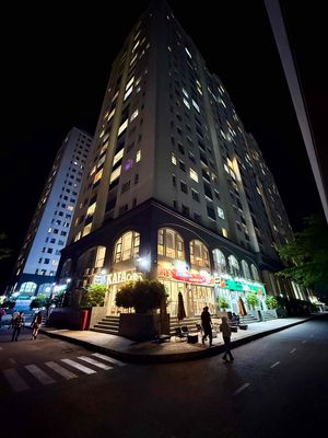 Shop Ngay mặt tiền cổng chính chung cư Dreamhome. Giá thuê 12 triệu.