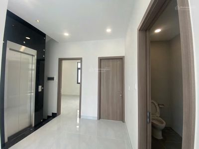Nhà phố Vinhomes Diện tích lớn 144m² Thang máy nhà mới hoàn thiện