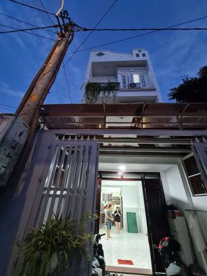 NHÀ 4X18M 1 TRỆT 3 LẦU 4PN CÓ MÁY LẠNH ĐƯỜNG 6M THÔNG