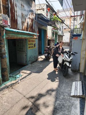 nhà nguyên căn. 4/6. siêu rộng