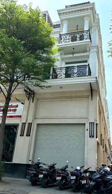 Cần cho thuê nhà góc 2MT 563B Nguyễn Đình Chiểu P.2 Quận 3
