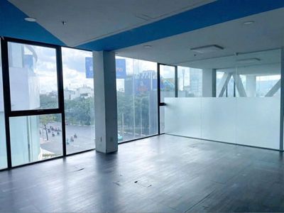 Cho thuê VP Điện Biên Phủ 110m2 sát bên Landmark 81 ngăn sẵn 3 phòng
