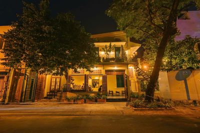 CHO THUÊ MẶT BẰNG KINH DOANH GÓC 2 MẶT TIỀN ĐƯỜNG NGUYỄN VĂN THỦ, Q1