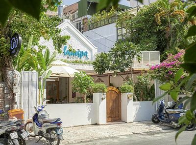 Cho thuê nhà MT đường Quốc Hương, Thảo Điền, Quận 2. DT: 8x20m. Trệt