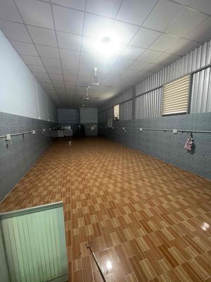 cho thuê xưởng 1 trệt 1 lầu trống suốt 5,2 x 22