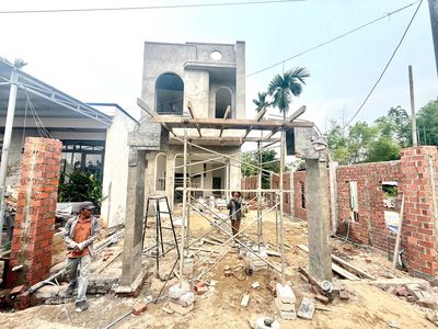 nhà 2 tầng 2 mê đúc